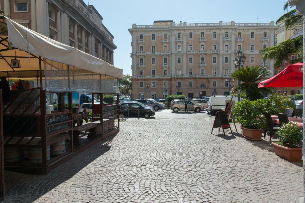 Casa Vacanza "Al Vicolo Delle Colonne" Salerno Exterior foto