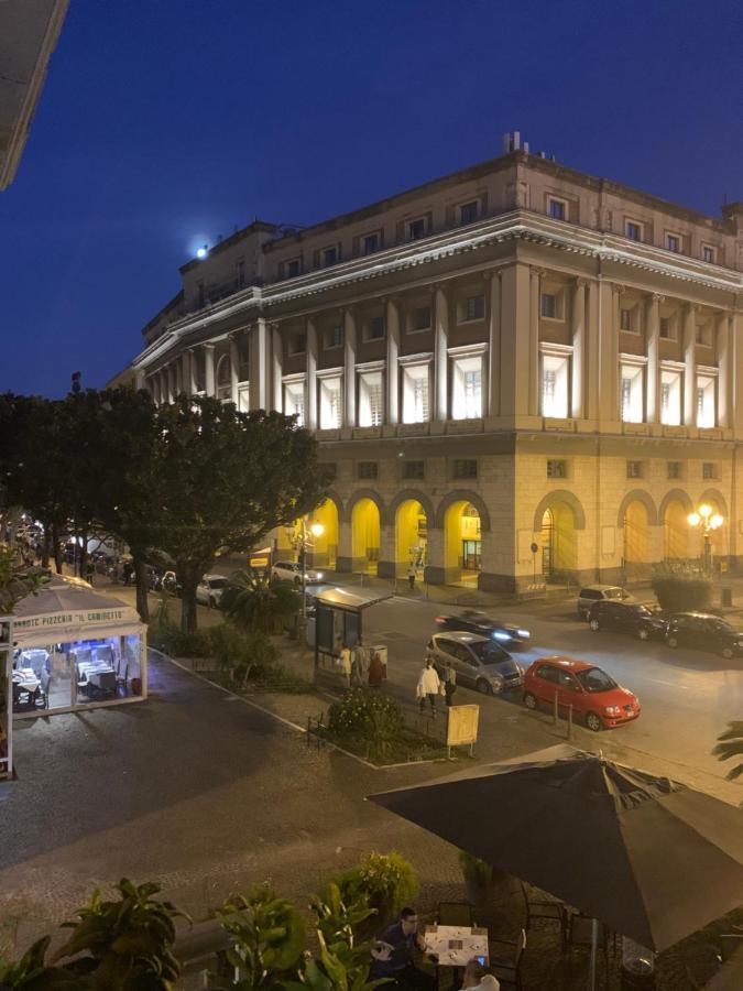 Casa Vacanza "Al Vicolo Delle Colonne" Salerno Exterior foto