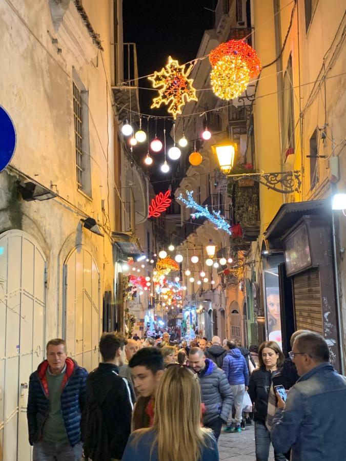 Casa Vacanza "Al Vicolo Delle Colonne" Salerno Exterior foto