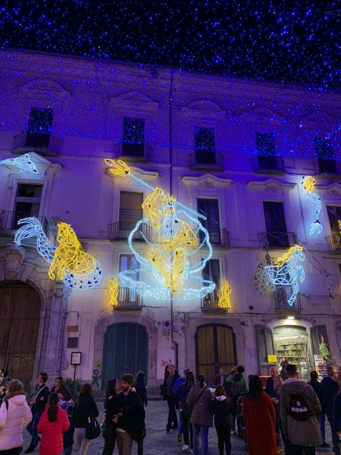 Casa Vacanza "Al Vicolo Delle Colonne" Salerno Exterior foto